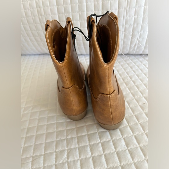 AJC110 Boots that work for men or women flat heel nurture brown color - Picture 2 of 5